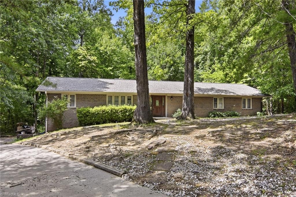 6 Hidden Valley Court, Greensboro, NC 27407