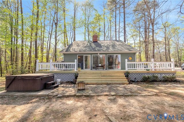 1012 Lake Heritage Dr, Ruther Glen, VA 22546