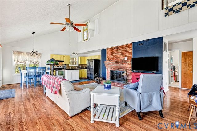 1012 Lake Heritage Dr, Ruther Glen, VA 22546