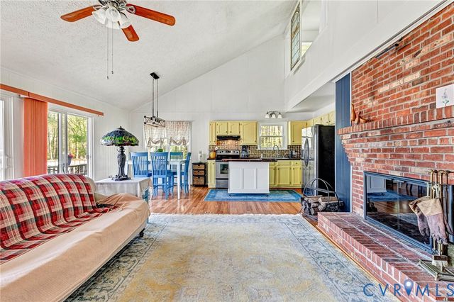 1012 Lake Heritage Dr, Ruther Glen, VA 22546