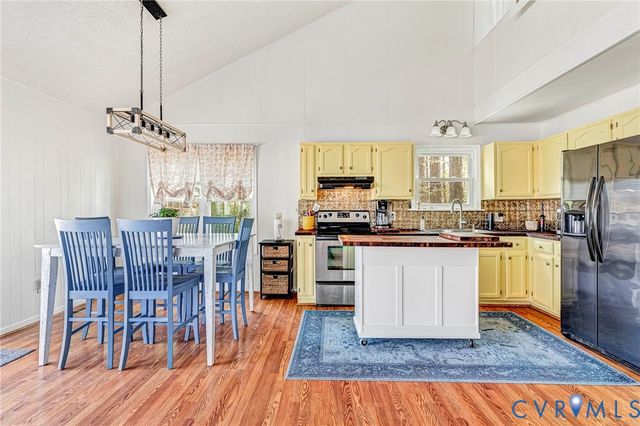 1012 Lake Heritage Dr, Ruther Glen, VA 22546