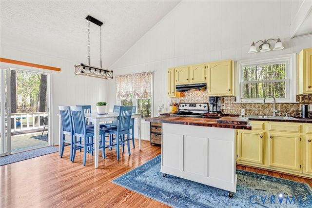 1012 Lake Heritage Dr, Ruther Glen, VA 22546