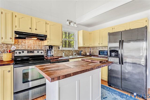 1012 Lake Heritage Dr, Ruther Glen, VA 22546