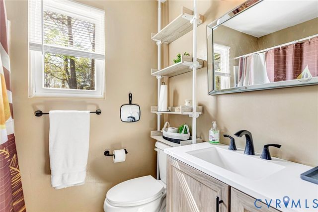 1012 Lake Heritage Dr, Ruther Glen, VA 22546