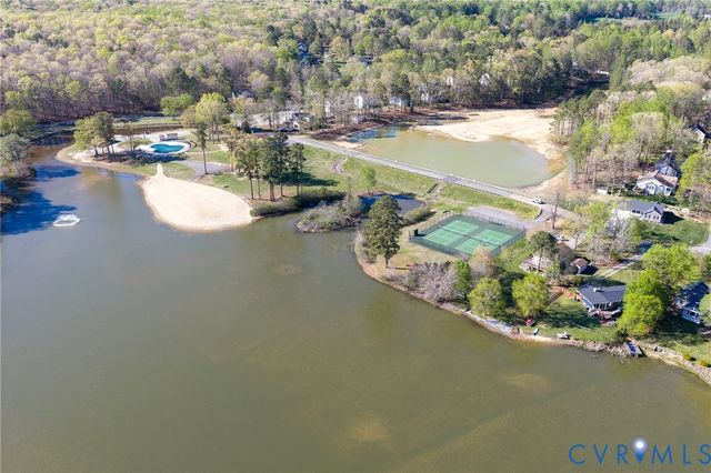 1012 Lake Heritage Dr, Ruther Glen, VA 22546