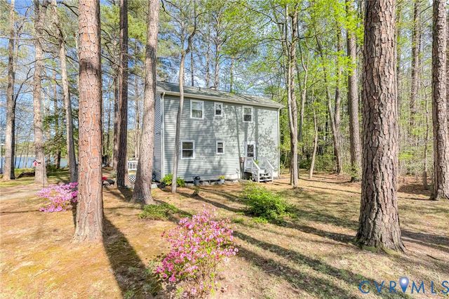 1012 Lake Heritage Dr, Ruther Glen, VA 22546
