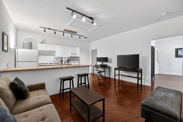 2401 De Soto DR, Austin, TX 78733