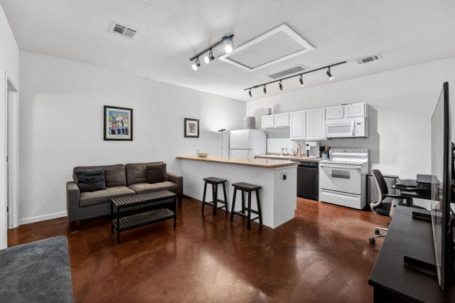 2401 De Soto DR, Austin, TX 78733