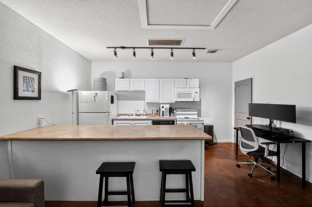 2401 De Soto DR, Austin, TX 78733