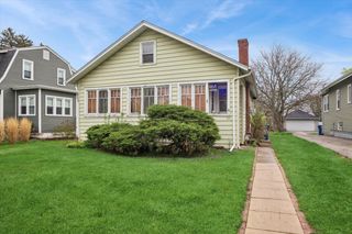 127 S Princeton Avenue, Villa Park, IL 60181