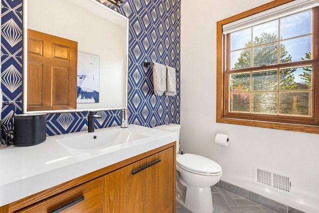 3818 Centennial CIRCLE, Milwaukee, WI 53221