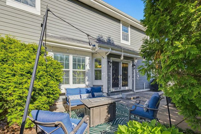 3818 Centennial CIRCLE, Milwaukee, WI 53221