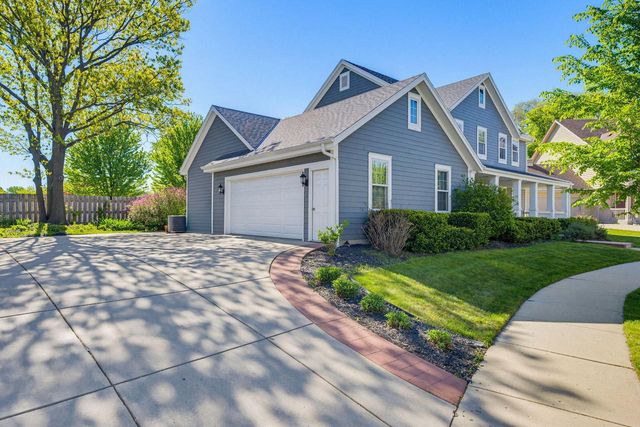 3818 Centennial CIRCLE, Milwaukee, WI 53221