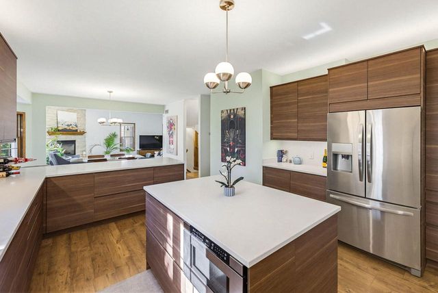 3818 Centennial CIRCLE, Milwaukee, WI 53221