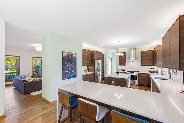 3818 Centennial CIRCLE, Milwaukee, WI 53221