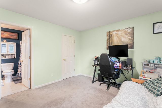 4336 Field Gate Drive E, South Bend, IN 46628