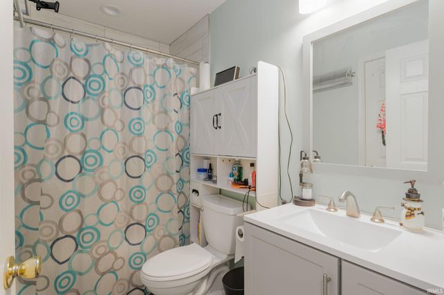 4336 Field Gate Drive E, South Bend, IN 46628