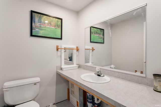 4336 Field Gate Drive E, South Bend, IN 46628