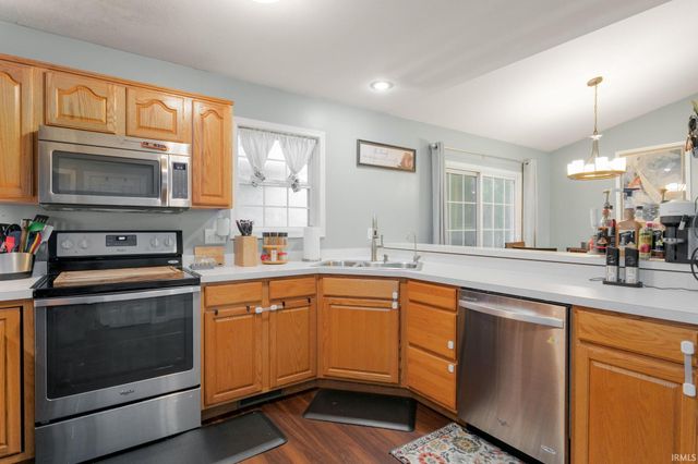 4336 Field Gate Drive E, South Bend, IN 46628