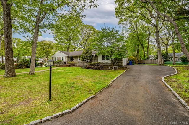3 Settlers Path, Port Jefferson, NY 11777