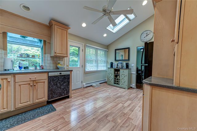 3 Settlers Path, Port Jefferson, NY 11777