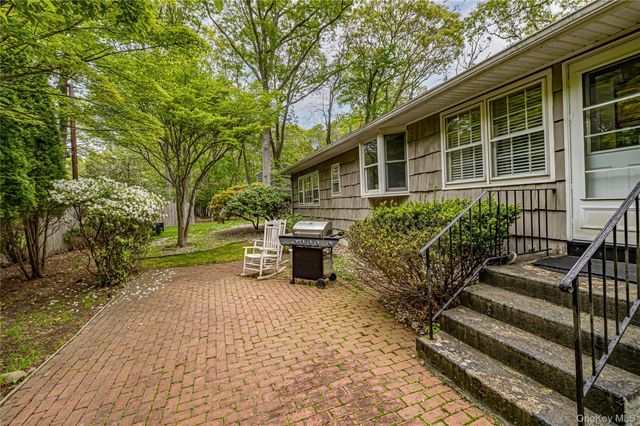 3 Settlers Path, Port Jefferson, NY 11777