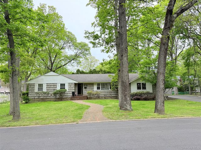 3 Settlers Path, Port Jefferson, NY 11777