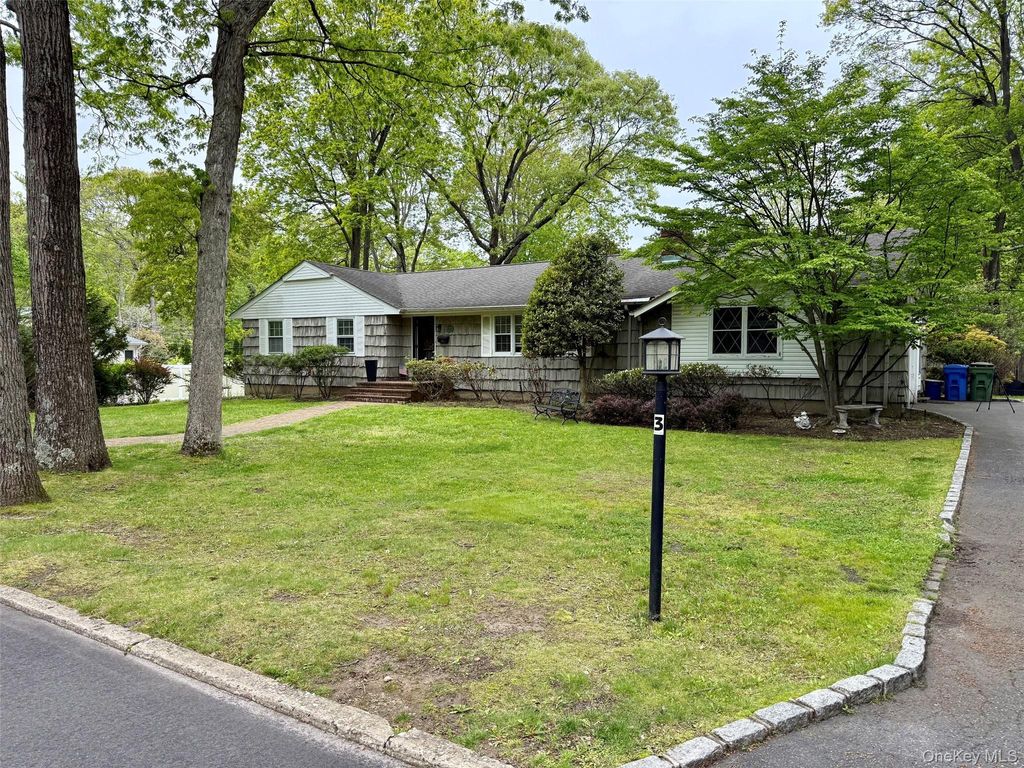 3 Settlers Path, Port Jefferson, NY 11777