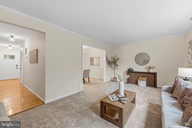 10413 COURTHOUSE DR, Fairfax, VA 22030