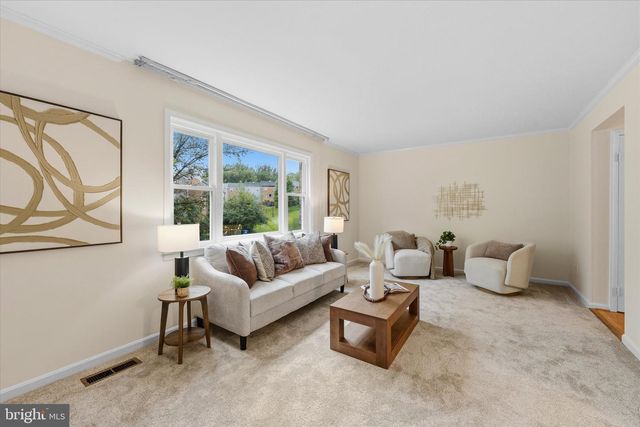 10413 COURTHOUSE DR, Fairfax, VA 22030