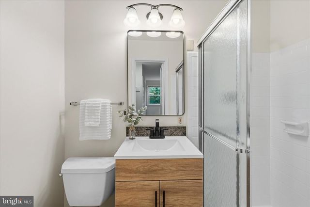 10413 COURTHOUSE DR, Fairfax, VA 22030
