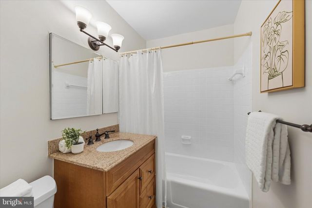 10413 COURTHOUSE DR, Fairfax, VA 22030
