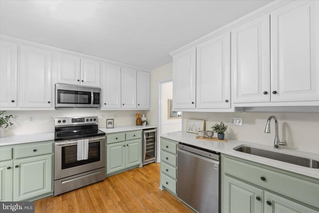 10413 COURTHOUSE DR, Fairfax, VA 22030