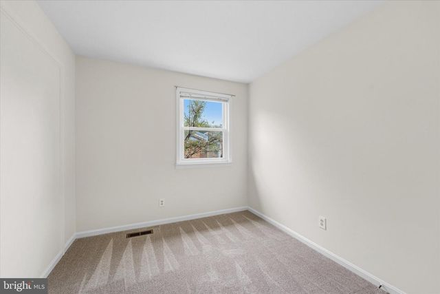 10413 COURTHOUSE DR, Fairfax, VA 22030
