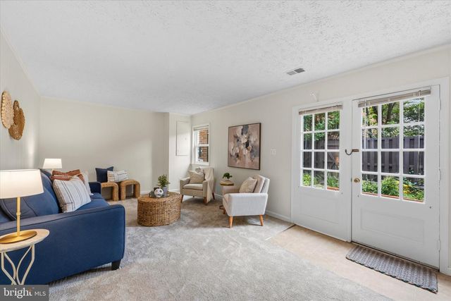 10413 COURTHOUSE DR, Fairfax, VA 22030