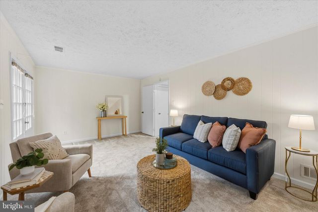 10413 COURTHOUSE DR, Fairfax, VA 22030