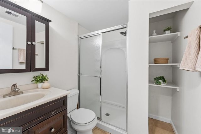 10413 COURTHOUSE DR, Fairfax, VA 22030