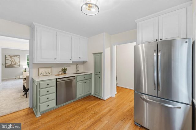 10413 COURTHOUSE DR, Fairfax, VA 22030