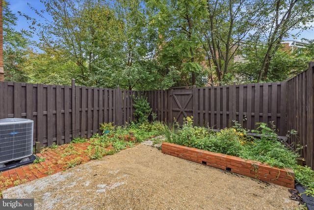 10413 COURTHOUSE DR, Fairfax, VA 22030