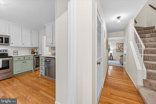 10413 COURTHOUSE DR, Fairfax, VA 22030