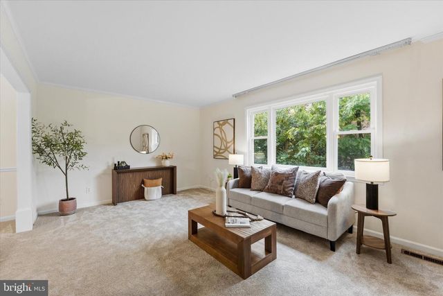 10413 COURTHOUSE DR, Fairfax, VA 22030