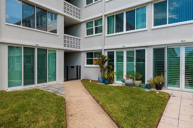 4895 BAY STREET NE 108, St Petersburg, FL 33703