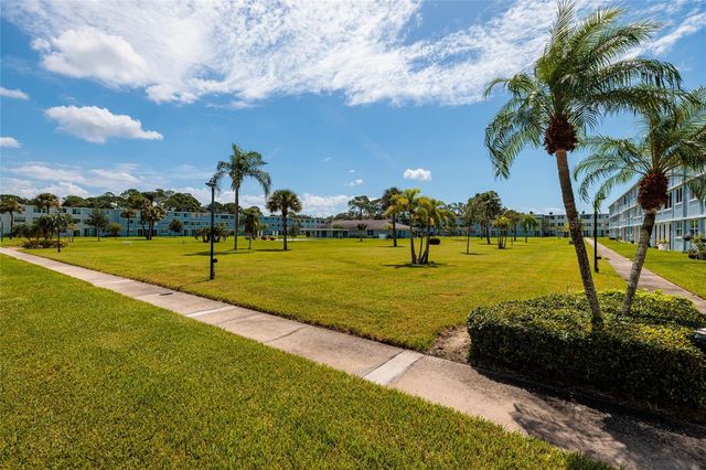 4895 BAY STREET NE 108, St Petersburg, FL 33703