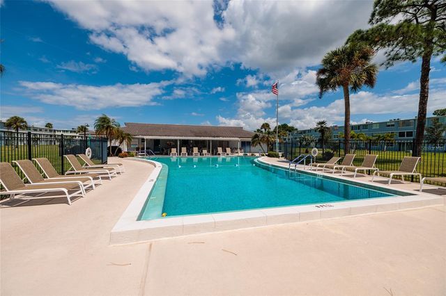 4895 BAY STREET NE 108, St Petersburg, FL 33703