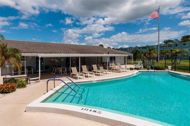 4895 BAY STREET NE 108, St Petersburg, FL 33703