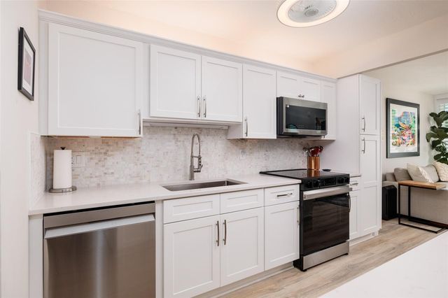 4895 BAY STREET NE 108, St Petersburg, FL 33703