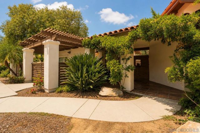 937 Pepper Tree Lane, Fallbrook, CA 92028