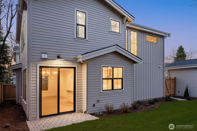 10618 NE 54th Lane, Kirkland, WA 98033