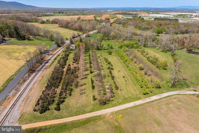 514 LIPSCOMB ROAD, Stuarts Draft, VA 24477