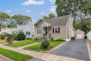 10 Eastern Parkway, Milford, CT 06460
